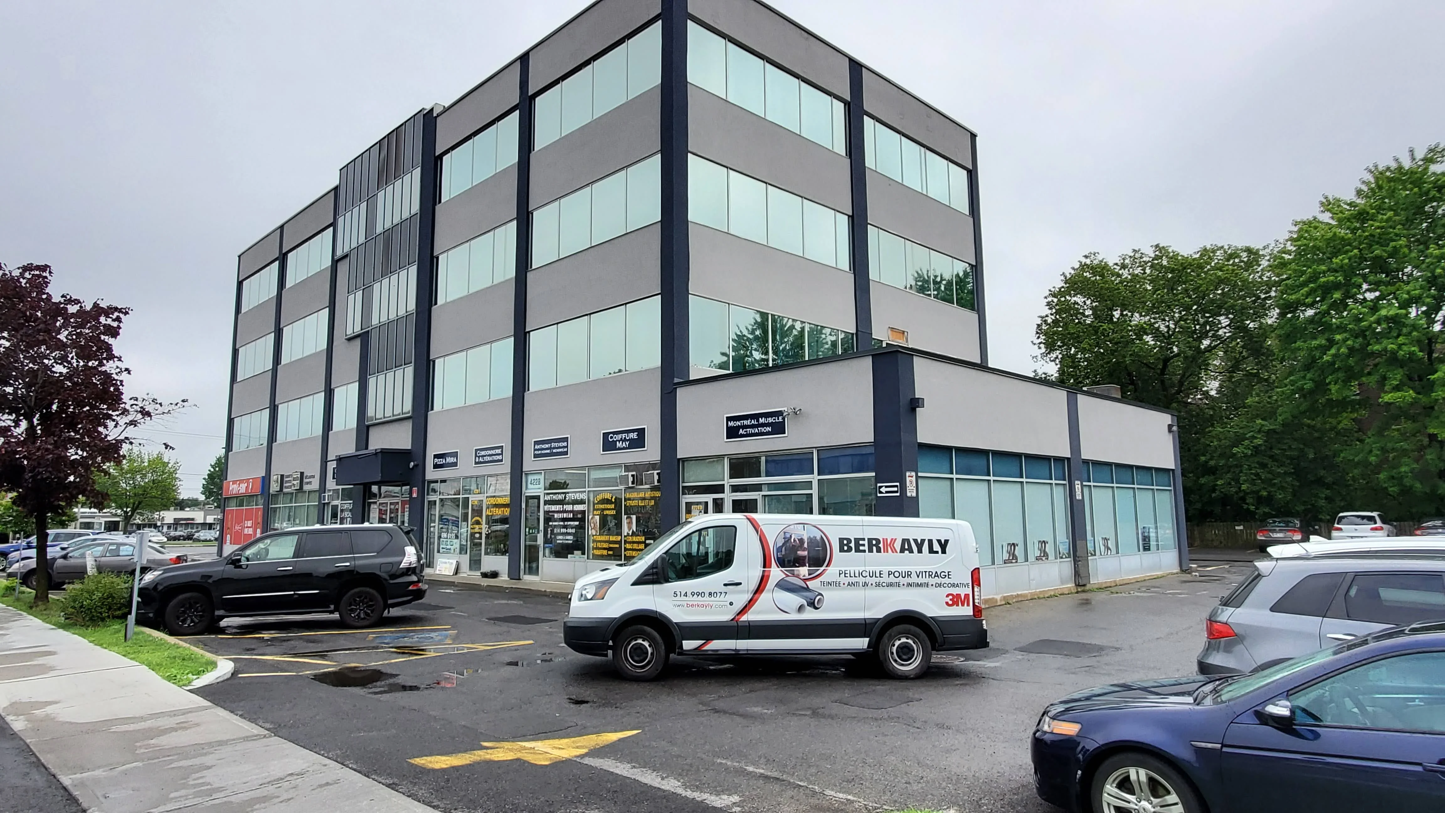 Image d'un projet d'installation d'une pellicule commercial