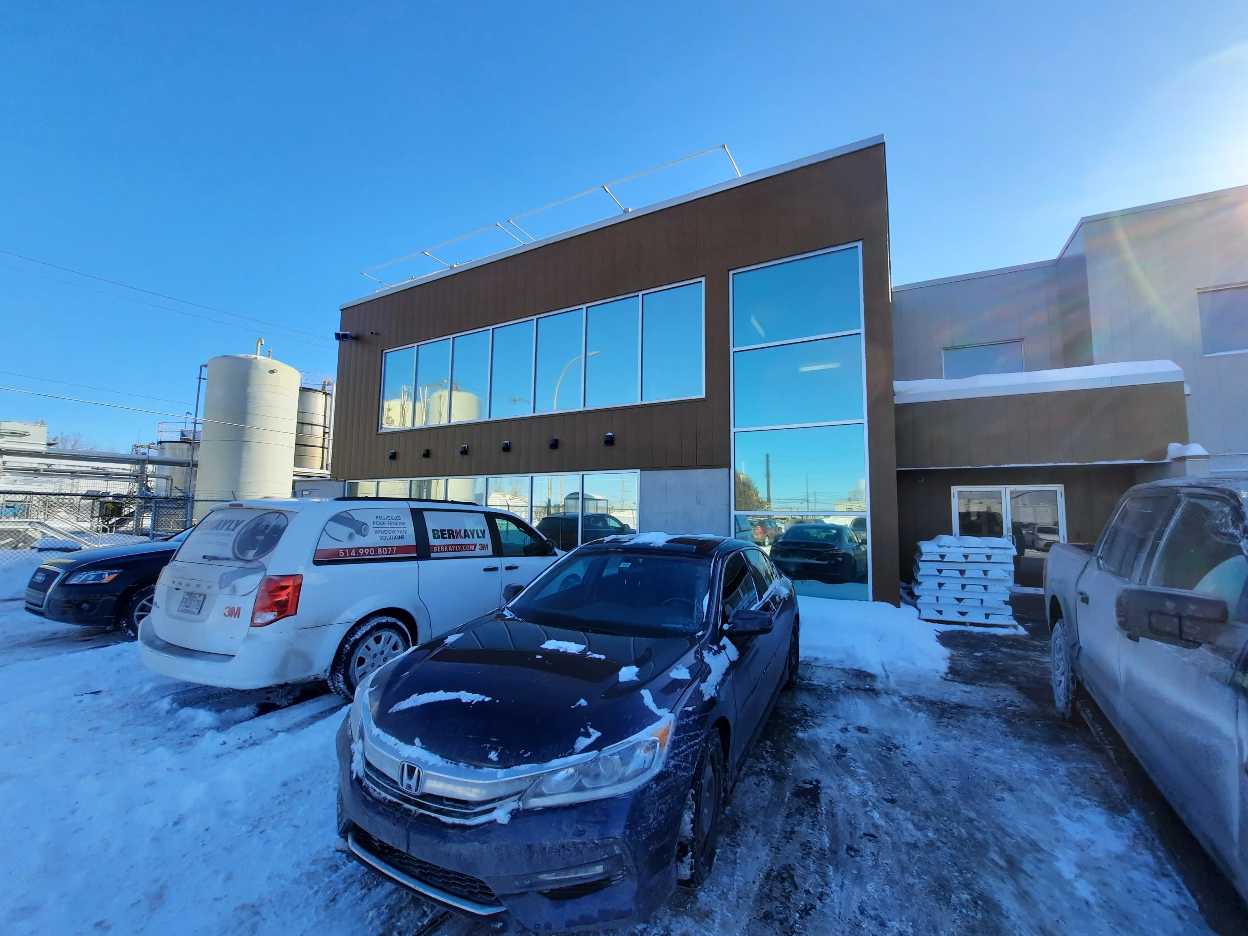 Image montrant un projet d'installation d'une pellicule commercial